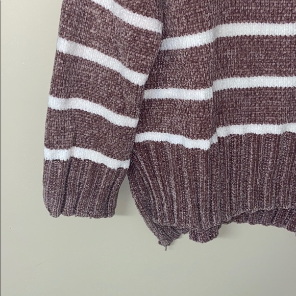 Stripped high- low Turtleneck Sweater - Picture 3 of 10